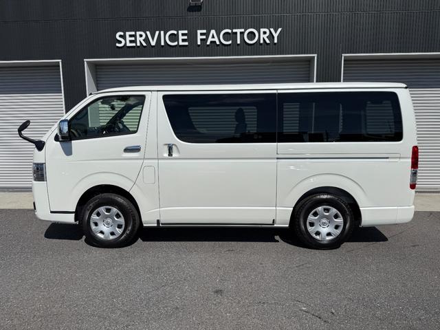 ハイエースバン 　７インチナビ　デジタルミラー　両側ＰＷスライド　パノラミックビュー　４ＷＤ　バックカメラ　ＴＶ　ステアリングスイッチ　純正タイヤ　プッシュスタート　オートハイビーム　スペアタイヤ　電動格納ミラー（11枚目）