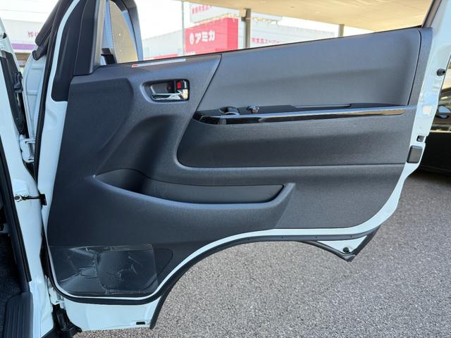ハイエースバン 　７インチナビ　デジタルミラー　両側ＰＷスライド　パノラミックビュー　４ＷＤ　バックカメラ　ＴＶ　ステアリングスイッチ　純正タイヤ　プッシュスタート　オートハイビーム　スペアタイヤ　電動格納ミラー（36枚目）