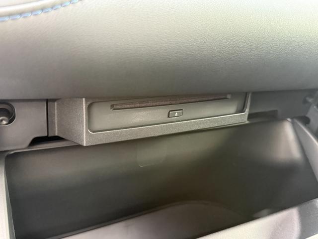 ヴォクシー ハイブリッドＳ－Ｚ　１０．５インチＤＡ　１３．２フリップダウンモニター　快適利便ＰＫＧ　３眼ＬＥＤヘッドライト　チームメイト　デジタルミラー　　パノラミックビュー　オットマン　シートヒーター　　ドラレコ　純正１７ＡＷ（2枚目）