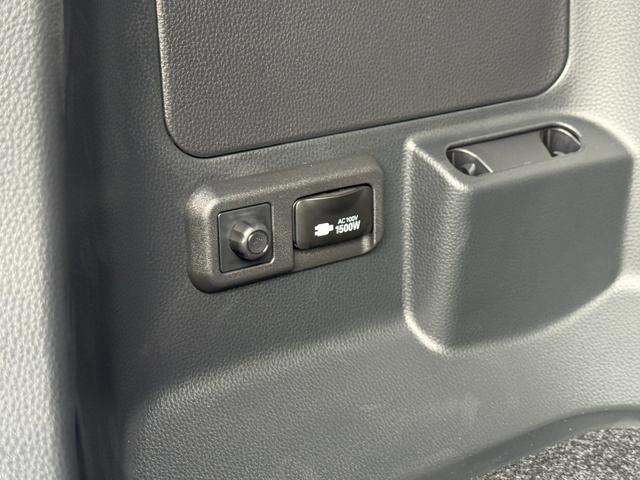 ヴォクシー ハイブリッドＳ－Ｚ　１０．５インチＤＡ　１３．２フリップダウンモニター　快適利便ＰＫＧ　３眼ＬＥＤヘッドライト　チームメイト　デジタルミラー　　パノラミックビュー　オットマン　シートヒーター　　ドラレコ　純正１７ＡＷ（33枚目）