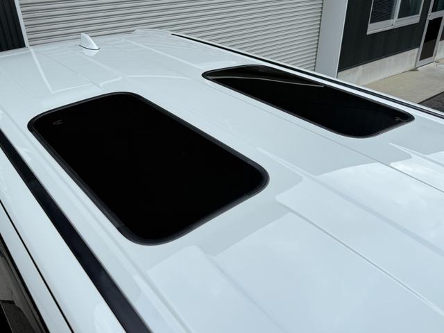 ヴェルファイアハイブリッド 　モデリスタエアロ　シグネチャー　１３．２インチフリップダウンモニター　ユニバーサルステップ　独立ムーンルーフ　パノラミックビュー　デジタルミラー　ブラインドスポットモニター　ドラレコ前後　ＨＵＤ（3枚目）