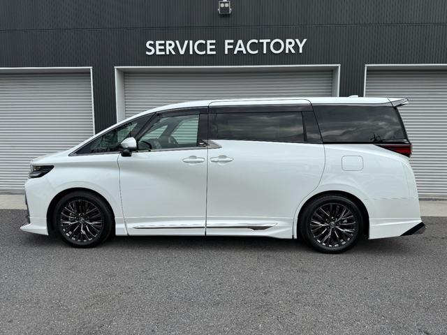 ヴェルファイアハイブリッド 　モデリスタエアロ　シグネチャー　１３．２インチフリップダウンモニター　ユニバーサルステップ　独立ムーンルーフ　パノラミックビュー　デジタルミラー　ブラインドスポットモニター　ドラレコ前後　ＨＵＤ（10枚目）