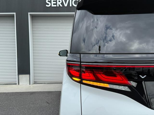 ヴェルファイアハイブリッド 　モデリスタエアロ　シグネチャー　１３．２インチフリップダウンモニター　ユニバーサルステップ　独立ムーンルーフ　パノラミックビュー　デジタルミラー　ブラインドスポットモニター　ドラレコ前後　ＨＵＤ（31枚目）