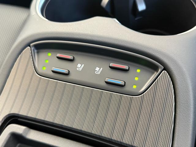 ハリアーハイブリッド Ｚ　レザーパッケージ・ナイトシェード　パノラマルーフ　ＡＣ１００Ｖ　本革　１２．３ＪＢＬサウンドナビ　パノラミックビュー　デジタルミラー　ブラインドスポット　シートヒーターシートクーラー　パワーシート　ステアリングヒーター　ＥＴＣ２．０（4枚目）
