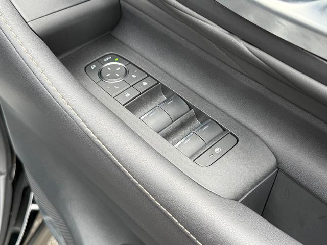 アルファードハイブリッド Ｚ　サンルーフ　チームメイト　モデリスタ　１３．２型後席モニター　ステップ　ＨＵＤ　デジタルミラー　１４型ディスプレイオーディオ　パノラミックビュー　ブラインドスポット　　シートクーラー　シートヒーター（40枚目）