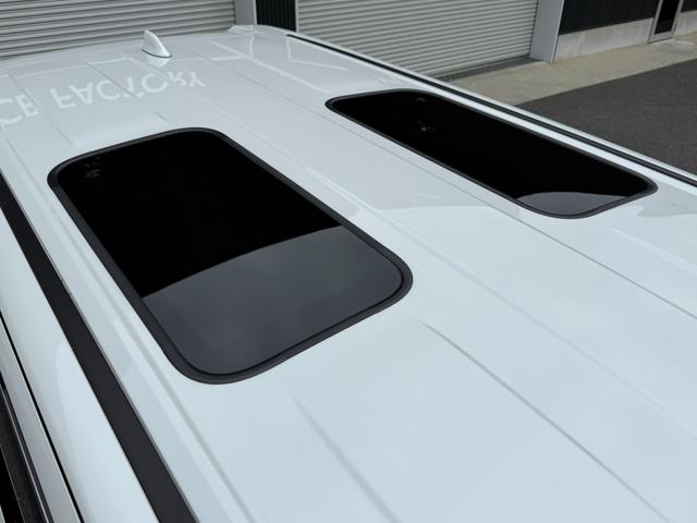 アルファードハイブリッド Ｚ　サンルーフ　チームメイト　１３．２型後席モニター　ステップ　ＨＵＤ　デジタルミラー　１４型ディスプレイオーディオ　パノラミックビュー　ブラインドスポット　ＥＴＣ２．０　シートクーラー　シートヒーター（3枚目）
