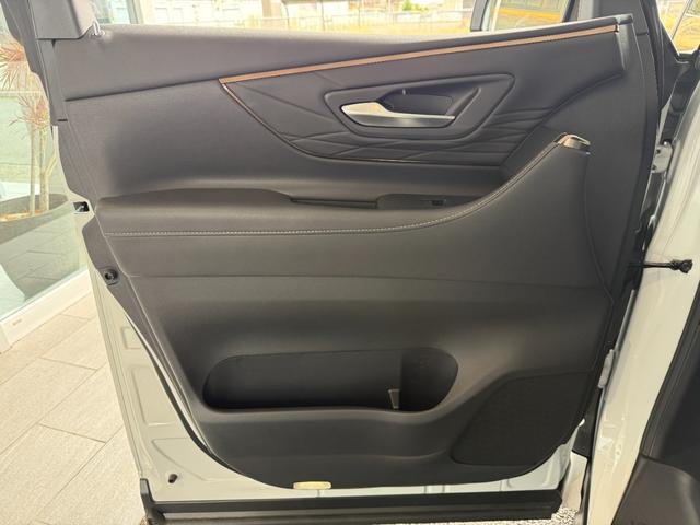 アルファードハイブリッド Ｚ　サンルーフ　チームメイト　１３．２型後席モニター　ステップ　ＨＵＤ　デジタルミラー　１４型ディスプレイオーディオ　パノラミックビュー　ブラインドスポット　ＥＴＣ２．０　シートクーラー　シートヒーター（46枚目）