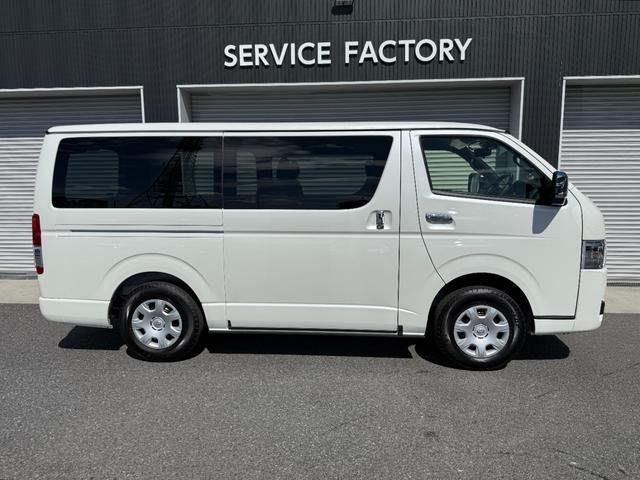ハイエースバン 7インチナビ デジタルミラー 両側PWスライド パノラミックビュー 4WD バックカメラ TV ステアリングスイッチ 純正タイヤ プッシュスタート オートハイビーム スペアタイヤ 電動格納ミラー(12枚目)
