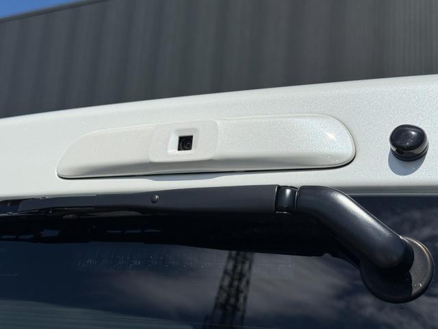 ハイエースバン 7インチナビ デジタルミラー 両側PWスライド パノラミックビュー 4WD バックカメラ TV ステアリングスイッチ 純正タイヤ プッシュスタート オートハイビーム スペアタイヤ 電動格納ミラー(31枚目)