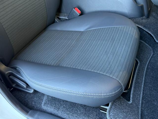 ハイエースバン 7インチナビ デジタルミラー 両側PWスライド パノラミックビュー 4WD バックカメラ TV ステアリングスイッチ 純正タイヤ プッシュスタート オートハイビーム スペアタイヤ 電動格納ミラー(40枚目)