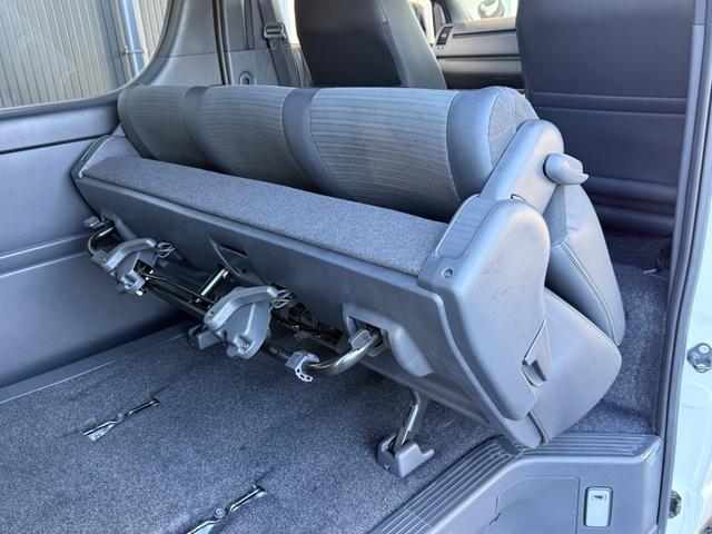 ハイエースバン 7インチナビ デジタルミラー 両側PWスライド パノラミックビュー 4WD バックカメラ TV ステアリングスイッチ 純正タイヤ プッシュスタート オートハイビーム スペアタイヤ 電動格納ミラー(49枚目)