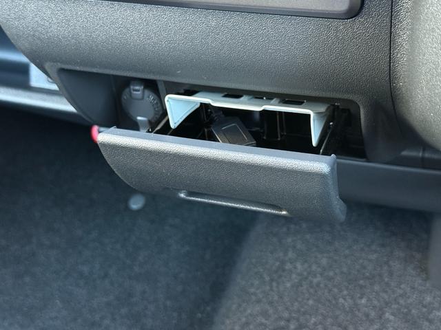 ハイエースバン 7インチナビ デジタルミラー 両側PWスライド パノラミックビュー 4WD バックカメラ TV ステアリングスイッチ 純正タイヤ プッシュスタート オートハイビーム スペアタイヤ 電動格納ミラー(59枚目)