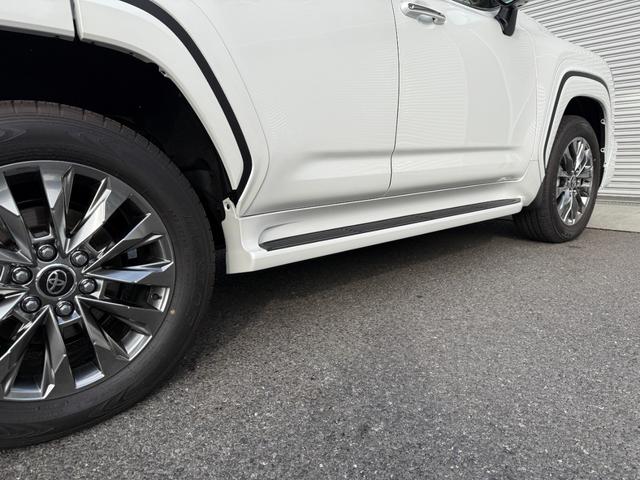 ランドクルーザー ＺＸ　モデリスタエアロフェンダー　ＪＢＬサウンド　リヤデフロック　ルーフレール　トノカバー　クールＢＯＸ　リアエンターテイメント　寒冷地仕様　空気圧センサー（30枚目）