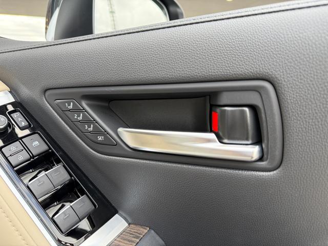 ランドクルーザー ＺＸ　モデリスタエアロフェンダー　ＪＢＬサウンド　リヤデフロック　ルーフレール　トノカバー　クールＢＯＸ　リアエンターテイメント　寒冷地仕様　空気圧センサー（43枚目）