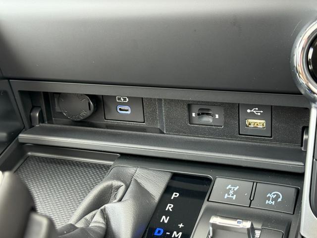 ランドクルーザー ＺＸ　モデリスタエアロフェンダー　ＪＢＬサウンド　リヤデフロック　ルーフレール　トノカバー　クールＢＯＸ　リアエンターテイメント　寒冷地仕様　空気圧センサー（65枚目）