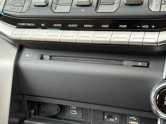 ランドクルーザー ＺＸ　モデリスタエアロフェンダー　ＪＢＬサウンド　リヤデフロック　ルーフレール　トノカバー　クールＢＯＸ　リアエンターテイメント　寒冷地仕様　空気圧センサー（66枚目）