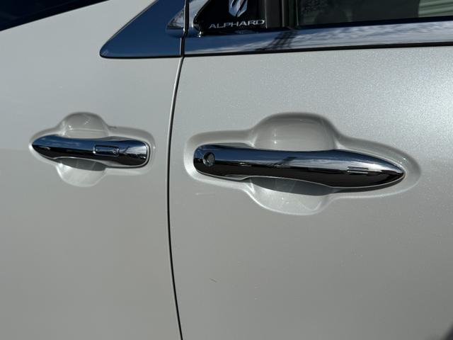 アルファードハイブリッド エグゼクティブラウンジ　モデリスタエアロ　グリルカバー　ツインムーンルーフ　デジタルインナーミラー　ヘッドアップディスプレイ　１３．２インチフリップダウンモニター　電動リアゲート　ブラインドスポットモニター（27枚目）