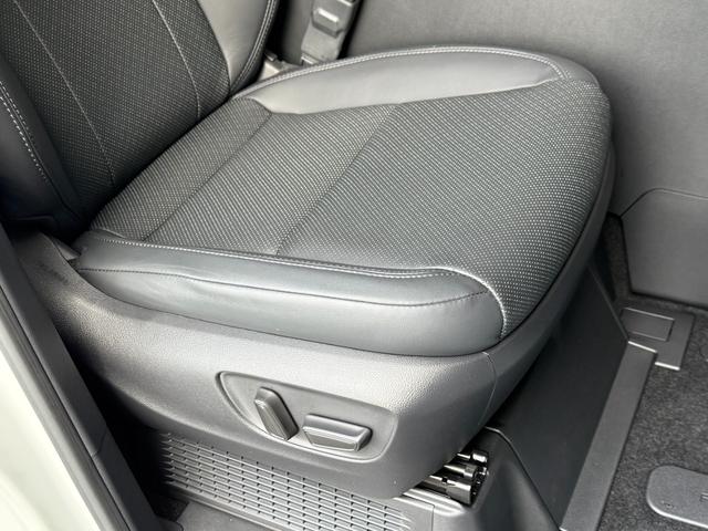 アルファードハイブリッド エグゼクティブラウンジ　モデリスタエアロ　グリルカバー　ツインムーンルーフ　デジタルインナーミラー　ヘッドアップディスプレイ　１３．２インチフリップダウンモニター　電動リアゲート　ブラインドスポットモニター（46枚目）