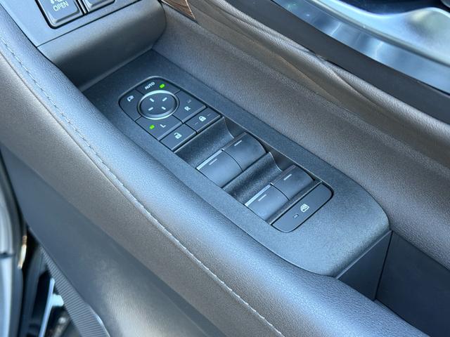 アルファードハイブリッド エグゼクティブラウンジ　１４型ＪＢＬサウンドナビ　モデリスタ　ムーンルーフ　後席モニター　ユニバーサルステップ　デジタルミラー　パノラミックビュー　純正１９ＡＷ　寒冷地　ＨＵＤ　ブラインドスポット　ＡＣ１００Ｖ　４ＷＤ（46枚目）