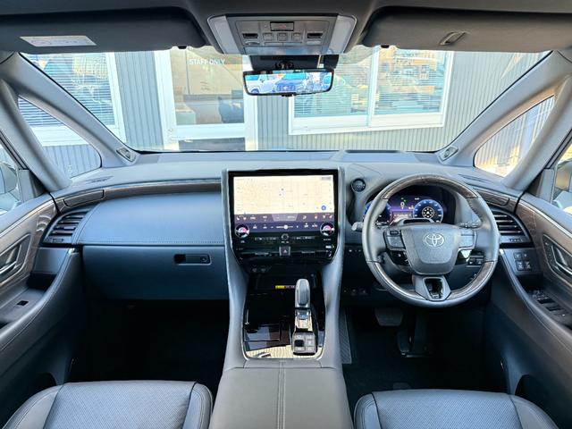 アルファードハイブリッド エグゼクティブラウンジ　１４型ＪＢＬサウンドナビ　モデリスタ　ムーンルーフ　後席モニター　ユニバーサルステップ　デジタルミラー　パノラミックビュー　純正１９ＡＷ　寒冷地　ＨＵＤ　ブラインドスポット　ＡＣ１００Ｖ　４ＷＤ（65枚目）