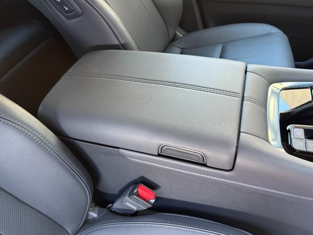 アルファードハイブリッド エグゼクティブラウンジ　１４型ＪＢＬサウンドナビ　モデリスタ　ムーンルーフ　後席モニター　ユニバーサルステップ　デジタルミラー　パノラミックビュー　純正１９ＡＷ　寒冷地　ＨＵＤ　ブラインドスポット　ＡＣ１００Ｖ　４ＷＤ（70枚目）