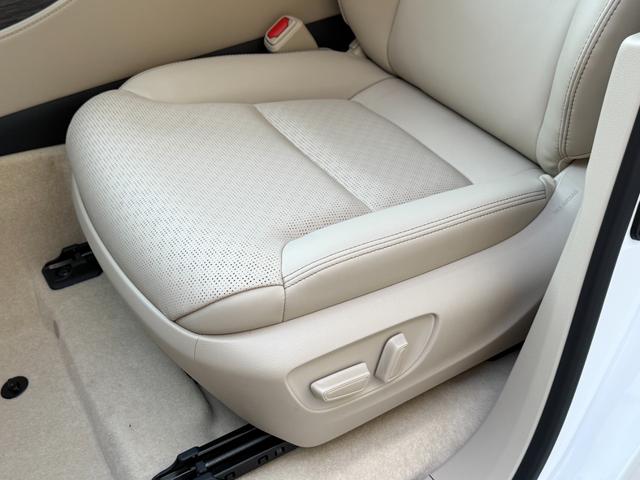 ランドクルーザー ＺＸ　サンルーフ　ＪＢＬサウンドナビ　リアエンターテイメント　モデリスタエアロ　　フェンダー　ルーフレール　パノラミックビュー　ブラインドスポット　シートヒーター＆シートクーラー　　ＥＴＣ２．０　ＨＵＤ（45枚目）