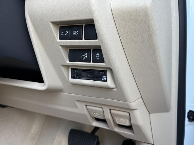 ランドクルーザー ＺＸ　サンルーフ　ＪＢＬサウンドナビ　リアエンターテイメント　モデリスタエアロ　　フェンダー　ルーフレール　パノラミックビュー　ブラインドスポット　シートヒーター＆シートクーラー　　ＥＴＣ２．０　ＨＵＤ（58枚目）