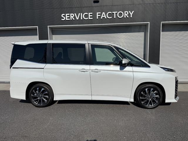 ヴォクシー ハイブリッドS-Z 10.5インチDA 13.2型後席モニター 快適利便PKG デジタルミラー アドバンスドライブ ヘッドアップディスプレイ トヨタチームメイト 3眼LEDヘッドライト ブラインドスポットモニター(12枚目)