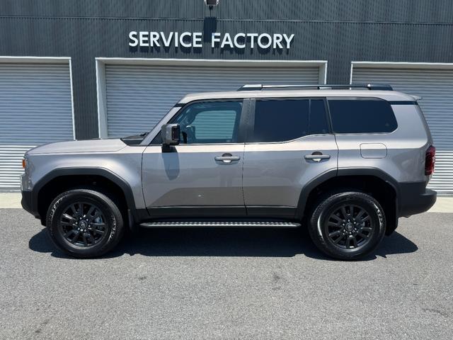 ランドクルーザー250 VX サンルーフ パノラミックビューモニター デジタルインナーミラー ブラインドスポットモニター 純正18インチアルミホイール 電動リアゲート おアワーバックドア ルーフレール トヨタチームメイト(21枚目)