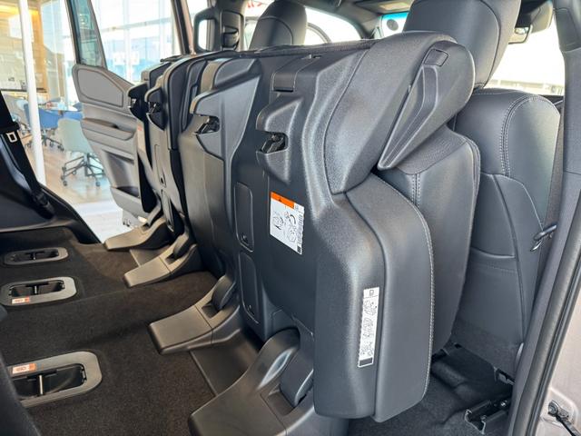 ランドクルーザー250 VX サンルーフ パノラミックビューモニター デジタルインナーミラー ブラインドスポットモニター 純正18インチアルミホイール 電動リアゲート おアワーバックドア ルーフレール トヨタチームメイト(52枚目)