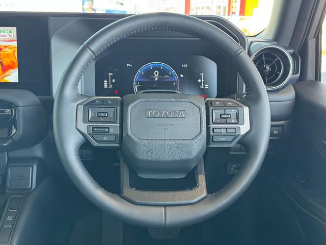 ランドクルーザー250 VX サンルーフ パノラミックビューモニター デジタルインナーミラー ブラインドスポットモニター 純正18インチアルミホイール 電動リアゲート おアワーバックドア ルーフレール トヨタチームメイト(56枚目)