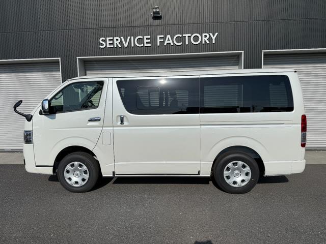 ハイエースバン スーパーGL ダークプライムII ALPINE11型フローティングナビ パノラミックビューモニター デジタルミラー 寒冷地仕様 プロジェクター式LEDヘッド AC100V フルセグTV Bluetooth 純正15インチアルミ(10枚目)