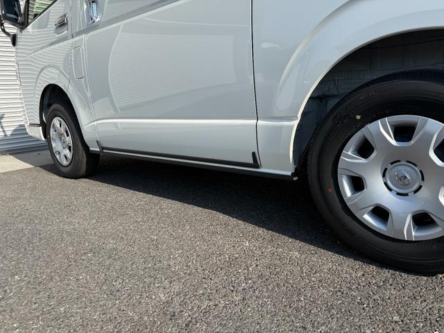 ハイエースバン スーパーGL ダークプライムII ALPINE11型フローティングナビ パノラミックビューモニター デジタルミラー 寒冷地仕様 プロジェクター式LEDヘッド AC100V フルセグTV Bluetooth 純正15インチアルミ(27枚目)