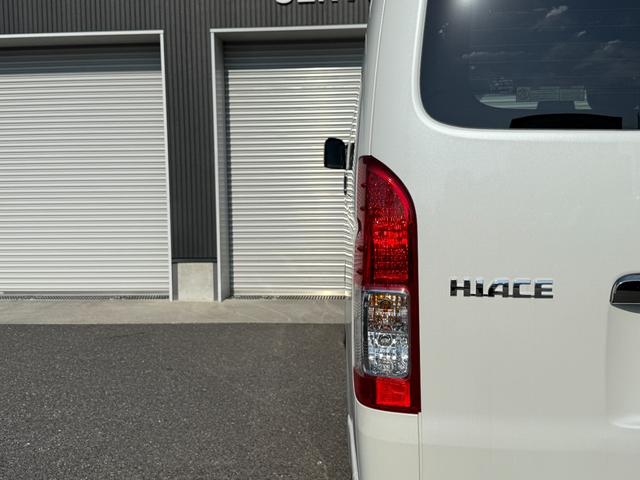 ハイエースバン スーパーGL ダークプライムII ALPINE11型フローティングナビ パノラミックビューモニター デジタルミラー 寒冷地仕様 プロジェクター式LEDヘッド AC100V フルセグTV Bluetooth 純正15インチアルミ(29枚目)