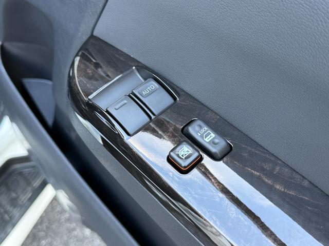 ハイエースバン スーパーGL ダークプライムII ALPINE11型フローティングナビ パノラミックビューモニター デジタルミラー 寒冷地仕様 プロジェクター式LEDヘッド AC100V フルセグTV Bluetooth 純正15インチアルミ(35枚目)