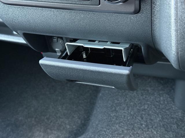 ハイエースバン スーパーGL ダークプライムII ALPINE11型フローティングナビ パノラミックビューモニター デジタルミラー 寒冷地仕様 プロジェクター式LEDヘッド AC100V フルセグTV Bluetooth 純正15インチアルミ(57枚目)