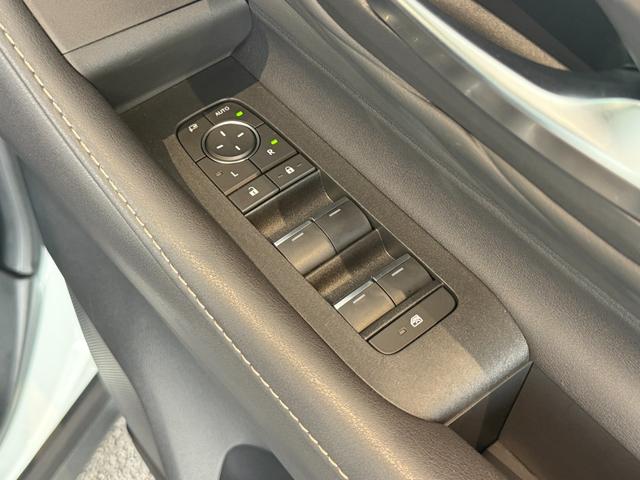 ヴェルファイアハイブリッド Z プレミア モデリスタエアロ シグネチャー 13.2インチフリップダウンモニター ユニバーサルステップ 独立ムーンルーフ パノラミックビュー デジタルミラー ブラインドスポットモニター ドラレコ前後 HUD(40枚目)