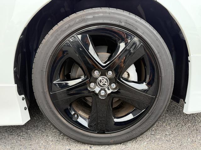 プリウス Sツーリングセレクション・ブラックエディション 8インチディスプレイオーディオ モデリスタエアロ TV視聴 パノラミックビューモニター シートヒーター AC100V 純正17インチアルミホイール クルーズコントロール ETC2.0 ドラレコ」前後(5枚目)