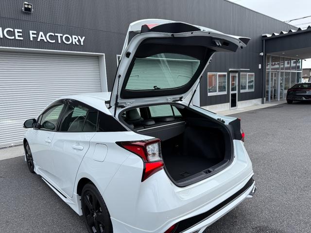 プリウス Sツーリングセレクション・ブラックエディション 8インチディスプレイオーディオ モデリスタエアロ TV視聴 パノラミックビューモニター シートヒーター AC100V 純正17インチアルミホイール クルーズコントロール ETC2.0 ドラレコ」前後(31枚目)