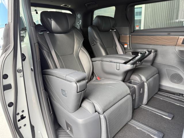 アルファードハイブリッド エグゼクティブラウンジ モデリスタエアロ グリルカバー ツインムーンルーフ デジタルインナーミラー ヘッドアップディスプレイ 13.2インチフリップダウンモニター 電動リアゲート ブラインドスポットモニター(52枚目)