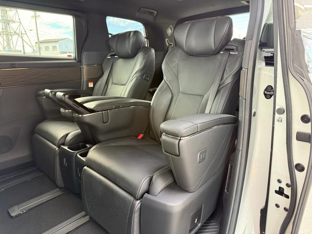 アルファードハイブリッド エグゼクティブラウンジ モデリスタエアロ グリルカバー ツインムーンルーフ デジタルインナーミラー ヘッドアップディスプレイ 13.2インチフリップダウンモニター 電動リアゲート ブラインドスポットモニター(53枚目)