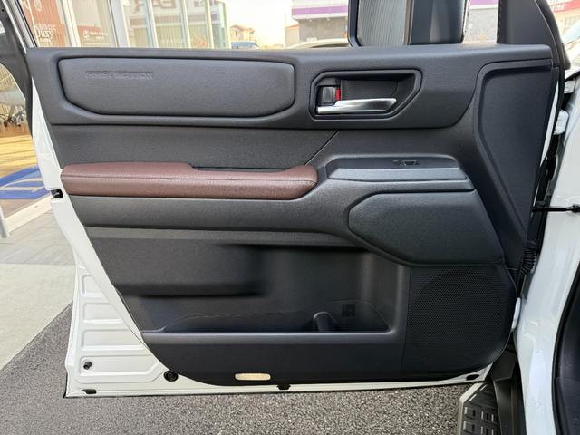 ランドクルーザー250 ZXファーストエディション 特別仕様車 丸目ヘッドランプ 12.3型JBLプレミアムサウンドナビゲーション トヨタチームメイト デジタルミラー 前後ドラレコ内蔵 モデリスタパッケージ ルーフレール HDMI入力端子 ブラウン内装(43枚目)