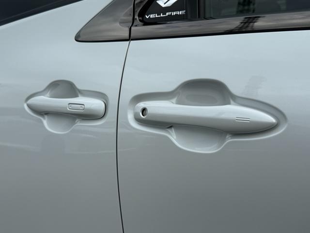 ヴェルファイアハイブリッド 　モデリスタエアロ　シグネチャー　１３．２インチフリップダウンモニター　ユニバーサルステップ　独立ムーンルーフ　パノラミックビュー　デジタルミラー　ブラインドスポットモニター　ドラレコ前後　ＨＵＤ（24枚目）