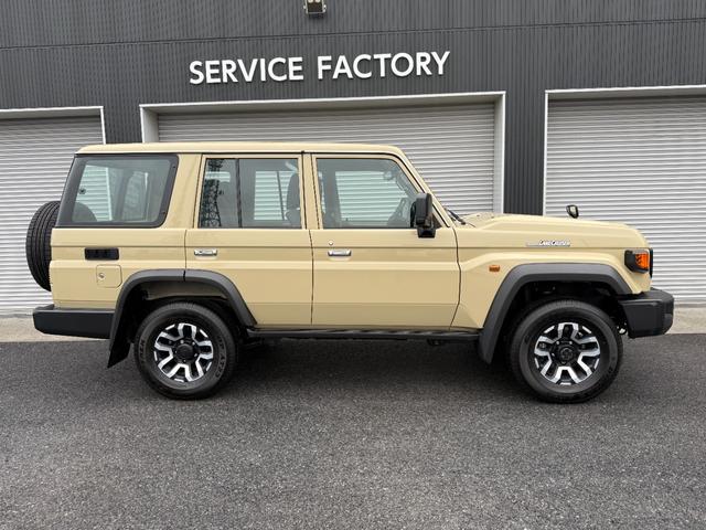 ランドクルーザー７０ ＡＸ　純正フルセグナビ　電動デフロック　丸目ヘッドランプ　ＬＥＤフォグランプ　バックカメラ内蔵自動防舷ルームミラー　木目調ステアリング　オートクルーズコントロール　タイプＣ　純正１６インチアルミ（6枚目）