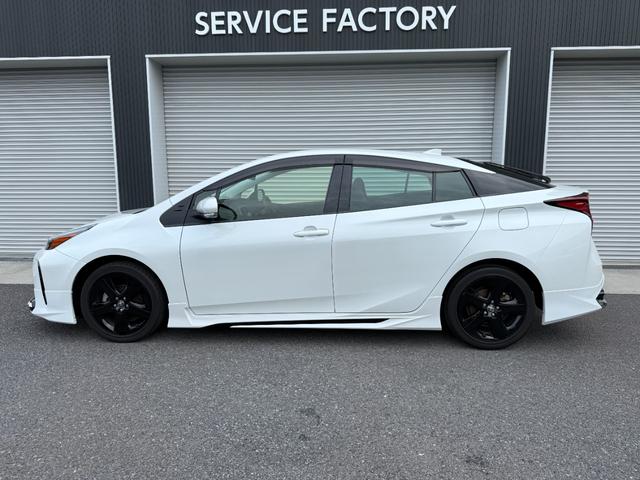 プリウス Ｓツーリングセレクション・ブラックエディション　８インチディスプレイオーディオ　モデリスタエアロ　ＴＶ視聴　パノラミックビューモニター　シートヒーター　ＡＣ１００Ｖ　純正１７インチアルミホイール　クルーズコントロール　ＥＴＣ２．０　ドラレコ」前後（7枚目）