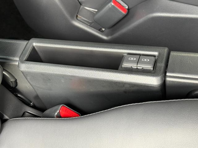 ヴォクシー ハイブリッドＳ－Ｚ　モデリスタエアロ　１３．２型有機ＥＬ後席ディスプレイ　快適利便パッケージＨｉ　トヨタチームメイトアドバンストパーク　ＣＤ／ＤＶＤデッキ　パノラミックビューモニター　１０．５インチコネクティッドナビ（48枚目）