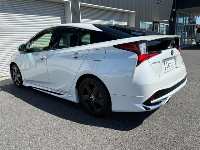 プリウス Ａツーリングセレクション・ブラックエディション　８インチディスプレイオーディオ　モデリスタエアロ　デジタルミラー　ＴＶ視聴　パノラミックビューモニター　シートヒーター　ＡＣ１００Ｖ　純正１７インチアルミホイール　レーダー　ＥＴＣ２．０　ドラレコ前後（29枚目）