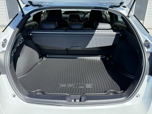 プリウス Ａツーリングセレクション・ブラックエディション　８インチディスプレイオーディオ　モデリスタエアロ　デジタルミラー　ＴＶ視聴　パノラミックビューモニター　シートヒーター　ＡＣ１００Ｖ　純正１７インチアルミホイール　レーダー　ＥＴＣ２．０　ドラレコ前後（36枚目）