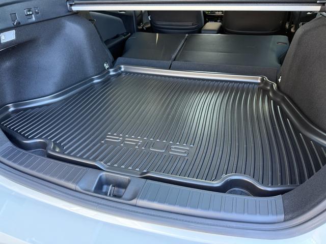 プリウス Ａツーリングセレクション・ブラックエディション　８インチディスプレイオーディオ　モデリスタエアロ　デジタルミラー　ＴＶ視聴　パノラミックビューモニター　シートヒーター　ＡＣ１００Ｖ　純正１７インチアルミホイール　レーダー　ＥＴＣ２．０　ドラレコ前後（37枚目）