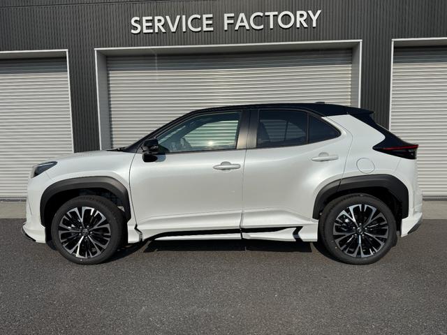 ヤリスクロス ハイブリッドＺ　モデリスタエアロ　パワーバックドア　パノラミックビュー　ディスプレイオーディオ　パノラミックビュー　純正１８ＡＷ　ブラインドスポット　ＥＴＣ２．０　シートヒーター　アドバンスドパーク　ＨＤＭＩ（8枚目）